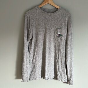 Vineyard Vines Chicago Long Sleeve Crew Neck T Shirt Mens Small Gray 100% Cotton